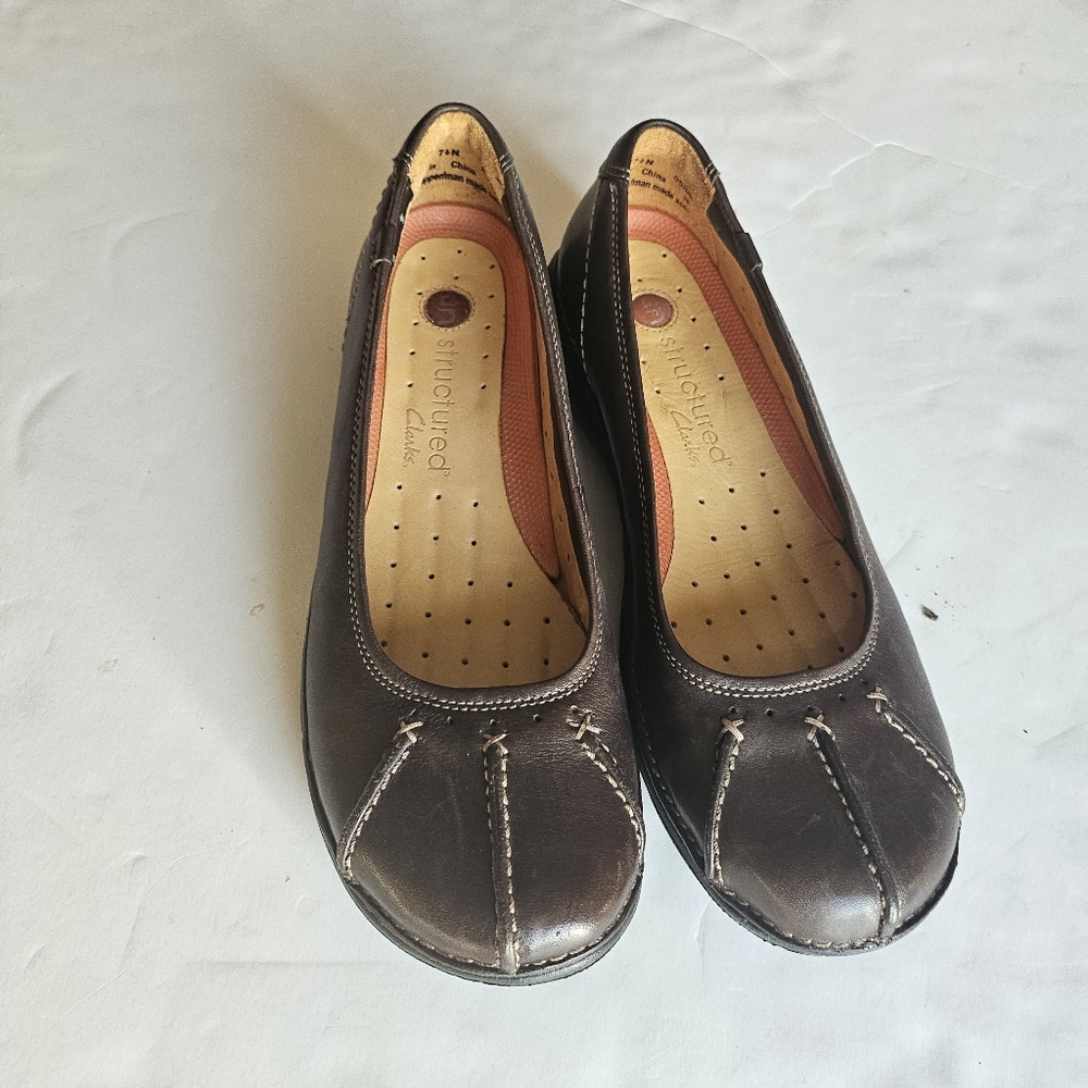 Clarks Structured Shoes 7.5N Slip On Comfort Leather Loafer